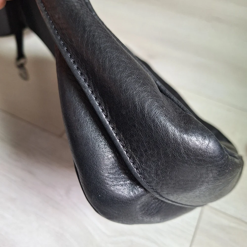 Longchamp Pebbled Black leather Bag.
